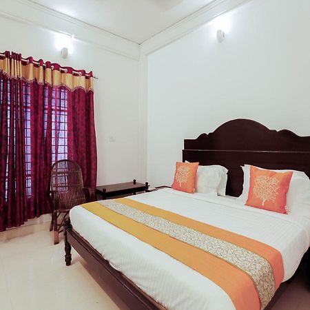 Oyo 4867 Royal Homes Alappuzha Bagian luar foto