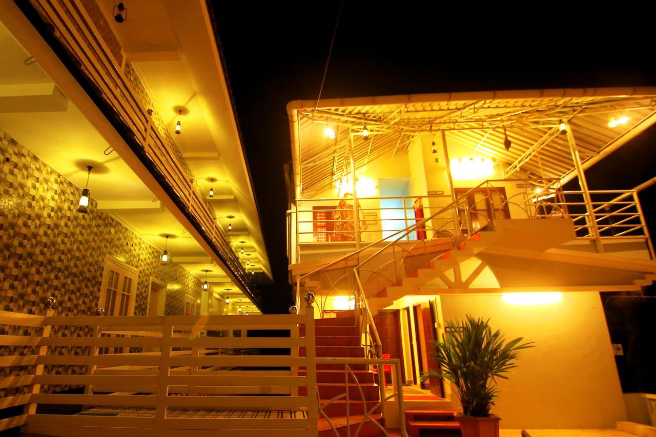 Oyo 4867 Royal Homes Alappuzha Bagian luar foto
