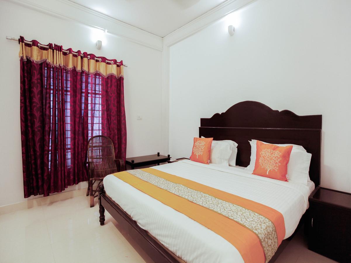 Oyo 4867 Royal Homes Alappuzha Bagian luar foto