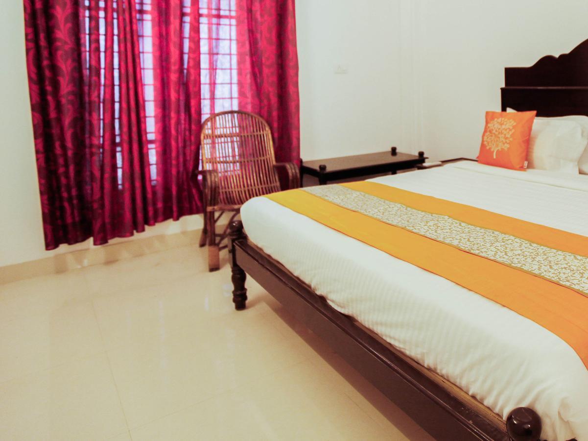 Oyo 4867 Royal Homes Alappuzha Bagian luar foto